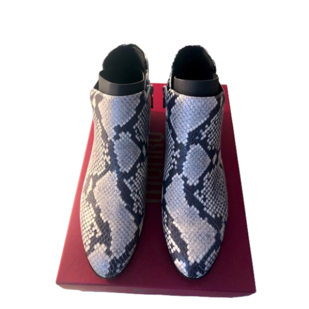 NWT MUNRO Cate Snakeskin-print Boot